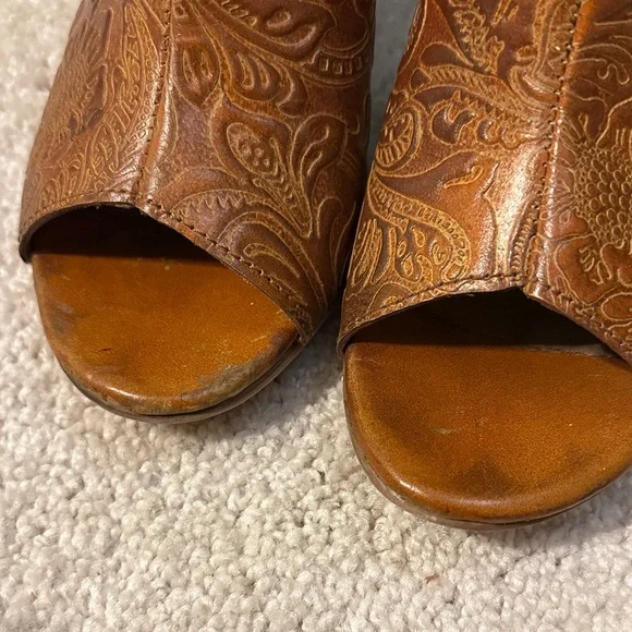 Roper Women's Tan Embossed Open-Toe Heels - Picture 5 of 6